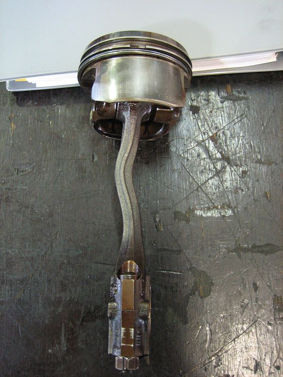 Bent connecting rod of a Seat Arosa after Hydrolock