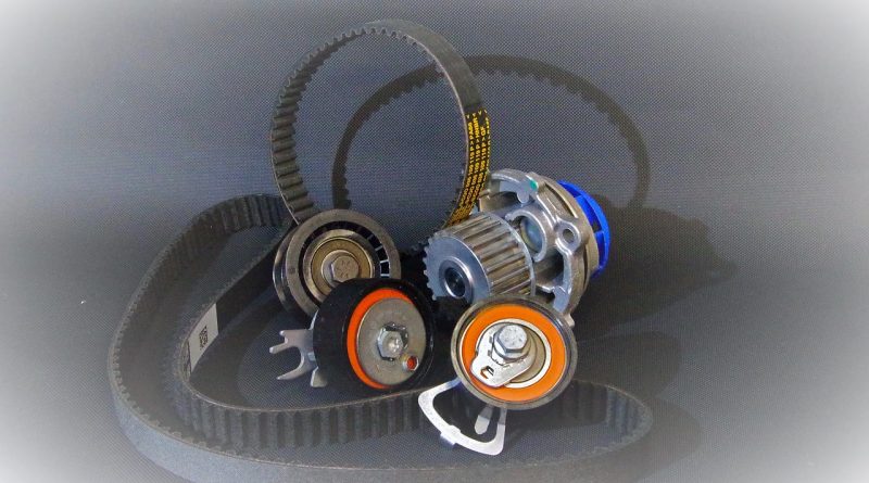 Timing belt kit consisting of two cambelts, two tensioners, a water pump and an idler pulley