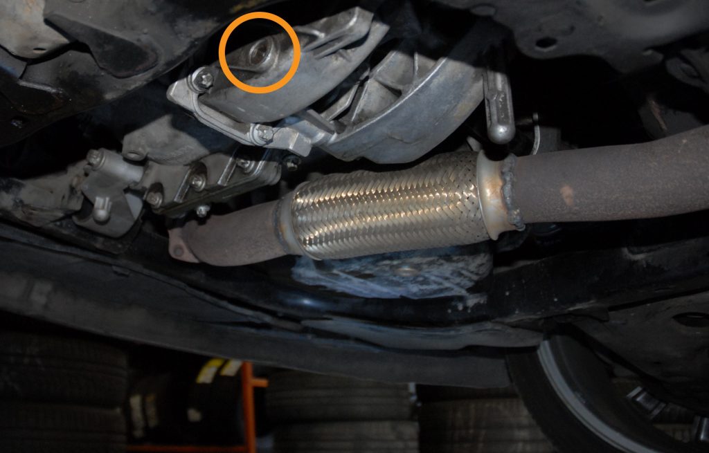 M32 gearbox oil drain plug location marked on the differential housing